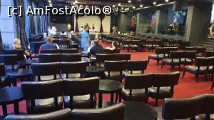 [P29] Sala de spectacole cu scaune de piele și măsuțe pentru băuturi » foto by vld79
 - 
<span class="allrVoted glyphicon glyphicon-heart hidden" id="av1319355"></span>
<a class="m-l-10 hidden" id="sv1319355" onclick="voting_Foto_DelVot(,1319355,9135)" role="button">șterge vot <span class="glyphicon glyphicon-remove"></span></a>
<a id="v91319355" class=" c-red"  onclick="voting_Foto_SetVot(1319355)" role="button"><span class="glyphicon glyphicon-heart-empty"></span> <b>LIKE</b> = Votează poza</a> <img class="hidden"  id="f1319355W9" src="/imagini/loader.gif" border="0" /><span class="AjErrMes hidden" id="e1319355ErM"></span>