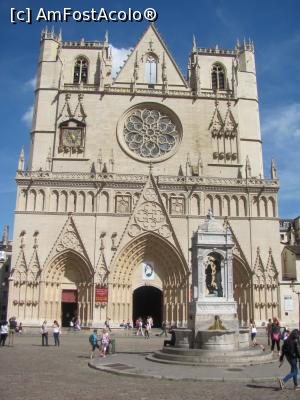 [P06] Catedrala Saint Jean » foto by Radu Tudoran
 - 
<span class="allrVoted glyphicon glyphicon-heart hidden" id="av763150"></span>
<a class="m-l-10 hidden" id="sv763150" onclick="voting_Foto_DelVot(,763150,9297)" role="button">șterge vot <span class="glyphicon glyphicon-remove"></span></a>
<a id="v9763150" class=" c-red"  onclick="voting_Foto_SetVot(763150)" role="button"><span class="glyphicon glyphicon-heart-empty"></span> <b>LIKE</b> = Votează poza</a> <img class="hidden"  id="f763150W9" src="/imagini/loader.gif" border="0" /><span class="AjErrMes hidden" id="e763150ErM"></span>
