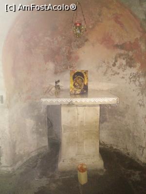 [P16] 16. Micul altar din criptă conține relicvele Sfintei Cirilla.  » foto by msnd
 - 
<span class="allrVoted glyphicon glyphicon-heart hidden" id="av858719"></span>
<a class="m-l-10 hidden" id="sv858719" onclick="voting_Foto_DelVot(,858719,9312)" role="button">șterge vot <span class="glyphicon glyphicon-remove"></span></a>
<a id="v9858719" class=" c-red"  onclick="voting_Foto_SetVot(858719)" role="button"><span class="glyphicon glyphicon-heart-empty"></span> <b>LIKE</b> = Votează poza</a> <img class="hidden"  id="f858719W9" src="/imagini/loader.gif" border="0" /><span class="AjErrMes hidden" id="e858719ErM"></span>
