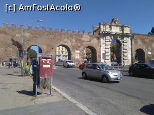 [P17] 17. Pentru a ajunge la Bazilica San Giovanni in Laterano trecem prin ”Porta San Giovanni, din zidul de apărare al cetății medievale.  » foto by msnd
 - 
<span class="allrVoted glyphicon glyphicon-heart hidden" id="av858720"></span>
<a class="m-l-10 hidden" id="sv858720" onclick="voting_Foto_DelVot(,858720,9312)" role="button">șterge vot <span class="glyphicon glyphicon-remove"></span></a>
<a id="v9858720" class=" c-red"  onclick="voting_Foto_SetVot(858720)" role="button"><span class="glyphicon glyphicon-heart-empty"></span> <b>LIKE</b> = Votează poza</a> <img class="hidden"  id="f858720W9" src="/imagini/loader.gif" border="0" /><span class="AjErrMes hidden" id="e858720ErM"></span>