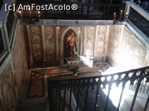 [P27] 27. Cripta ce adăpostește mormântul Papei Martin al V-lea (vizibil printre gratiile balustradei), străjuit de Sfântul Ioan Botezătorul.  » foto by msnd
 - 
<span class="allrVoted glyphicon glyphicon-heart hidden" id="av858730"></span>
<a class="m-l-10 hidden" id="sv858730" onclick="voting_Foto_DelVot(,858730,9312)" role="button">șterge vot <span class="glyphicon glyphicon-remove"></span></a>
<a id="v9858730" class=" c-red"  onclick="voting_Foto_SetVot(858730)" role="button"><span class="glyphicon glyphicon-heart-empty"></span> <b>LIKE</b> = Votează poza</a> <img class="hidden"  id="f858730W9" src="/imagini/loader.gif" border="0" /><span class="AjErrMes hidden" id="e858730ErM"></span>