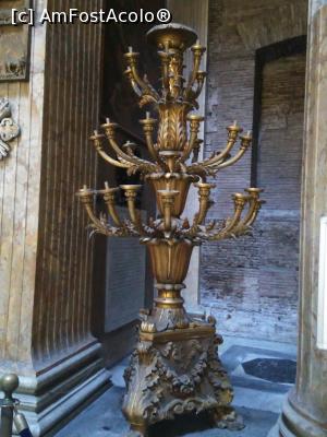 [P21] 21. Un alt candelabru, lângă mormântul lui Rafael.  » foto by msnd
 - 
<span class="allrVoted glyphicon glyphicon-heart hidden" id="av860990"></span>
<a class="m-l-10 hidden" id="sv860990" onclick="voting_Foto_DelVot(,860990,9312)" role="button">șterge vot <span class="glyphicon glyphicon-remove"></span></a>
<a id="v9860990" class=" c-red"  onclick="voting_Foto_SetVot(860990)" role="button"><span class="glyphicon glyphicon-heart-empty"></span> <b>LIKE</b> = Votează poza</a> <img class="hidden"  id="f860990W9" src="/imagini/loader.gif" border="0" /><span class="AjErrMes hidden" id="e860990ErM"></span>
