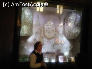[P58] 58. Ghida ne prezintă bogățiile din aceste vitrine.  » foto by msnd
 - 
<span class="allrVoted glyphicon glyphicon-heart hidden" id="av861029"></span>
<a class="m-l-10 hidden" id="sv861029" onclick="voting_Foto_DelVot(,861029,9312)" role="button">șterge vot <span class="glyphicon glyphicon-remove"></span></a>
<a id="v9861029" class=" c-red"  onclick="voting_Foto_SetVot(861029)" role="button"><span class="glyphicon glyphicon-heart-empty"></span> <b>LIKE</b> = Votează poza</a> <img class="hidden"  id="f861029W9" src="/imagini/loader.gif" border="0" /><span class="AjErrMes hidden" id="e861029ErM"></span>