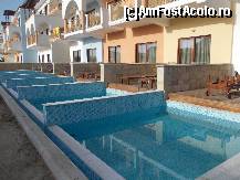 [P13] Hotelul avea si cateva camere cu piscina privata - nu recomand deoarece bazinele erau murdare si zona nu avea vedere la mare » foto by Pami*
 - 
<span class="allrVoted glyphicon glyphicon-heart hidden" id="av430754"></span>
<a class="m-l-10 hidden" id="sv430754" onclick="voting_Foto_DelVot(,430754,9319)" role="button">șterge vot <span class="glyphicon glyphicon-remove"></span></a>
<a id="v9430754" class=" c-red"  onclick="voting_Foto_SetVot(430754)" role="button"><span class="glyphicon glyphicon-heart-empty"></span> <b>LIKE</b> = Votează poza</a> <img class="hidden"  id="f430754W9" src="/imagini/loader.gif" border="0" /><span class="AjErrMes hidden" id="e430754ErM"></span>