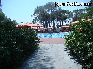 [P16] Spre piscina din resort!  » foto by llia
 - 
<span class="allrVoted glyphicon glyphicon-heart hidden" id="av369296"></span>
<a class="m-l-10 hidden" id="sv369296" onclick="voting_Foto_DelVot(,369296,9343)" role="button">șterge vot <span class="glyphicon glyphicon-remove"></span></a>
<a id="v9369296" class=" c-red"  onclick="voting_Foto_SetVot(369296)" role="button"><span class="glyphicon glyphicon-heart-empty"></span> <b>LIKE</b> = Votează poza</a> <img class="hidden"  id="f369296W9" src="/imagini/loader.gif" border="0" /><span class="AjErrMes hidden" id="e369296ErM"></span>
