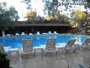 [P15] Terasa și piscina » foto by krisstinna
 - 
<span class="allrVoted glyphicon glyphicon-heart hidden" id="av676166"></span>
<a class="m-l-10 hidden" id="sv676166" onclick="voting_Foto_DelVot(,676166,9358)" role="button">șterge vot <span class="glyphicon glyphicon-remove"></span></a>
<a id="v9676166" class=" c-red"  onclick="voting_Foto_SetVot(676166)" role="button"><span class="glyphicon glyphicon-heart-empty"></span> <b>LIKE</b> = Votează poza</a> <img class="hidden"  id="f676166W9" src="/imagini/loader.gif" border="0" /><span class="AjErrMes hidden" id="e676166ErM"></span>