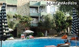 [P03] intrarea in hotel, noi am stat la primul nivel » foto by Nasshu
 - 
<span class="allrVoted glyphicon glyphicon-heart hidden" id="av353580"></span>
<a class="m-l-10 hidden" id="sv353580" onclick="voting_Foto_DelVot(,353580,9358)" role="button">șterge vot <span class="glyphicon glyphicon-remove"></span></a>
<a id="v9353580" class=" c-red"  onclick="voting_Foto_SetVot(353580)" role="button"><span class="glyphicon glyphicon-heart-empty"></span> <b>LIKE</b> = Votează poza</a> <img class="hidden"  id="f353580W9" src="/imagini/loader.gif" border="0" /><span class="AjErrMes hidden" id="e353580ErM"></span>