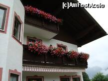 [P17] Pensiunea Kristall , Kleinarl. Cascade de muscate curgatoare la fiecare balcon . » foto by Sarra*
 - 
<span class="allrVoted glyphicon glyphicon-heart hidden" id="av221650"></span>
<a class="m-l-10 hidden" id="sv221650" onclick="voting_Foto_DelVot(,221650,9361)" role="button">șterge vot <span class="glyphicon glyphicon-remove"></span></a>
<a id="v9221650" class=" c-red"  onclick="voting_Foto_SetVot(221650)" role="button"><span class="glyphicon glyphicon-heart-empty"></span> <b>LIKE</b> = Votează poza</a> <img class="hidden"  id="f221650W9" src="/imagini/loader.gif" border="0" /><span class="AjErrMes hidden" id="e221650ErM"></span>