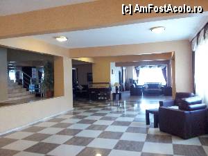 [P22] Hotel Grand Cinar Kutahya - holul spațios și vitrina cu prăjituri.  » foto by nicole33
 - 
<span class="allrVoted glyphicon glyphicon-heart hidden" id="av386595"></span>
<a class="m-l-10 hidden" id="sv386595" onclick="voting_Foto_DelVot(,386595,9368)" role="button">șterge vot <span class="glyphicon glyphicon-remove"></span></a>
<a id="v9386595" class=" c-red"  onclick="voting_Foto_SetVot(386595)" role="button"><span class="glyphicon glyphicon-heart-empty"></span> <b>LIKE</b> = Votează poza</a> <img class="hidden"  id="f386595W9" src="/imagini/loader.gif" border="0" /><span class="AjErrMes hidden" id="e386595ErM"></span>
