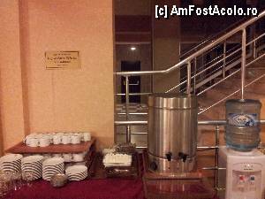 [P27] Hotel Grand Cinar Kutahya - apă, ceai și cafea instant disponibile non stop și gratuit.  » foto by nicole33
 - 
<span class="allrVoted glyphicon glyphicon-heart hidden" id="av386600"></span>
<a class="m-l-10 hidden" id="sv386600" onclick="voting_Foto_DelVot(,386600,9368)" role="button">șterge vot <span class="glyphicon glyphicon-remove"></span></a>
<a id="v9386600" class=" c-red"  onclick="voting_Foto_SetVot(386600)" role="button"><span class="glyphicon glyphicon-heart-empty"></span> <b>LIKE</b> = Votează poza</a> <img class="hidden"  id="f386600W9" src="/imagini/loader.gif" border="0" /><span class="AjErrMes hidden" id="e386600ErM"></span>