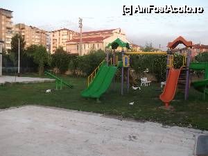 [P13] locul de joaca pentru copii aflat in spatele hotelului, dar in curtea acestuia » foto by bobyrodin
 - 
<span class="allrVoted glyphicon glyphicon-heart hidden" id="av445148"></span>
<a class="m-l-10 hidden" id="sv445148" onclick="voting_Foto_DelVot(,445148,9368)" role="button">șterge vot <span class="glyphicon glyphicon-remove"></span></a>
<a id="v9445148" class=" c-red"  onclick="voting_Foto_SetVot(445148)" role="button"><span class="glyphicon glyphicon-heart-empty"></span> <b>LIKE</b> = Votează poza</a> <img class="hidden"  id="f445148W9" src="/imagini/loader.gif" border="0" /><span class="AjErrMes hidden" id="e445148ErM"></span>