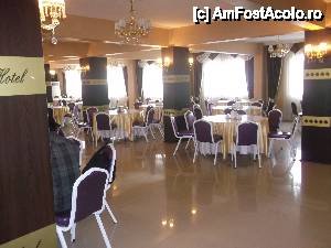 [P18] intrarea in restaurant » foto by bobyrodin
 - 
<span class="allrVoted glyphicon glyphicon-heart hidden" id="av445184"></span>
<a class="m-l-10 hidden" id="sv445184" onclick="voting_Foto_DelVot(,445184,9368)" role="button">șterge vot <span class="glyphicon glyphicon-remove"></span></a>
<a id="v9445184" class=" c-red"  onclick="voting_Foto_SetVot(445184)" role="button"><span class="glyphicon glyphicon-heart-empty"></span> <b>LIKE</b> = Votează poza</a> <img class="hidden"  id="f445184W9" src="/imagini/loader.gif" border="0" /><span class="AjErrMes hidden" id="e445184ErM"></span>