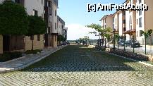 [P03] Intrarea spre apartamente. In partea dreapta a gardului e un complex privat cu apartamente de lux, de vanzare.  » foto by simona man
 - 
<span class="allrVoted glyphicon glyphicon-heart hidden" id="av335224"></span>
<a class="m-l-10 hidden" id="sv335224" onclick="voting_Foto_DelVot(,335224,9375)" role="button">șterge vot <span class="glyphicon glyphicon-remove"></span></a>
<a id="v9335224" class=" c-red"  onclick="voting_Foto_SetVot(335224)" role="button"><span class="glyphicon glyphicon-heart-empty"></span> <b>LIKE</b> = Votează poza</a> <img class="hidden"  id="f335224W9" src="/imagini/loader.gif" border="0" /><span class="AjErrMes hidden" id="e335224ErM"></span>