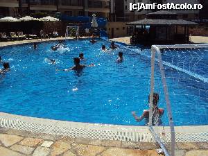 [P06] Meci de polo in piscina » foto by radu69
 - 
<span class="allrVoted glyphicon glyphicon-heart hidden" id="av345997"></span>
<a class="m-l-10 hidden" id="sv345997" onclick="voting_Foto_DelVot(,345997,9375)" role="button">șterge vot <span class="glyphicon glyphicon-remove"></span></a>
<a id="v9345997" class=" c-red"  onclick="voting_Foto_SetVot(345997)" role="button"><span class="glyphicon glyphicon-heart-empty"></span> <b>LIKE</b> = Votează poza</a> <img class="hidden"  id="f345997W9" src="/imagini/loader.gif" border="0" /><span class="AjErrMes hidden" id="e345997ErM"></span>