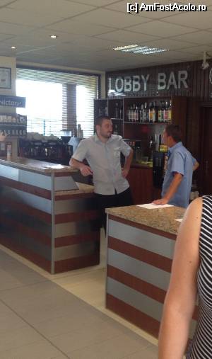 [P01] Celebrul Lobby Bar, se poate observa tinuta personalului si cata treaba aveau » foto by razvan12
 - 
<span class="allrVoted glyphicon glyphicon-heart hidden" id="av543553"></span>
<a class="m-l-10 hidden" id="sv543553" onclick="voting_Foto_DelVot(,543553,9375)" role="button">șterge vot <span class="glyphicon glyphicon-remove"></span></a>
<a id="v9543553" class=" c-red"  onclick="voting_Foto_SetVot(543553)" role="button"><span class="glyphicon glyphicon-heart-empty"></span> <b>LIKE</b> = Votează poza</a> <img class="hidden"  id="f543553W9" src="/imagini/loader.gif" border="0" /><span class="AjErrMes hidden" id="e543553ErM"></span>