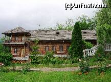 [P22] Biserica Sfîntul Ilie Neguleşti - în curte - sala de mese cred .... (exteriorul este lambrisat din lemn) » foto by Qvadratvus
 - 
<span class="allrVoted glyphicon glyphicon-heart hidden" id="av209597"></span>
<a class="m-l-10 hidden" id="sv209597" onclick="voting_Foto_DelVot(,209597,9454)" role="button">șterge vot <span class="glyphicon glyphicon-remove"></span></a>
<a id="v9209597" class=" c-red"  onclick="voting_Foto_SetVot(209597)" role="button"><span class="glyphicon glyphicon-heart-empty"></span> <b>LIKE</b> = Votează poza</a> <img class="hidden"  id="f209597W9" src="/imagini/loader.gif" border="0" /><span class="AjErrMes hidden" id="e209597ErM"></span>