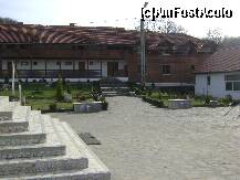 [P09] Manastirea Sf. Gheorghe Bunesti - in curtea manastirii » foto by biancuta
 - 
<span class="allrVoted glyphicon glyphicon-heart hidden" id="av171284"></span>
<a class="m-l-10 hidden" id="sv171284" onclick="voting_Foto_DelVot(,171284,9553)" role="button">șterge vot <span class="glyphicon glyphicon-remove"></span></a>
<a id="v9171284" class=" c-red"  onclick="voting_Foto_SetVot(171284)" role="button"><span class="glyphicon glyphicon-heart-empty"></span> <b>LIKE</b> = Votează poza</a> <img class="hidden"  id="f171284W9" src="/imagini/loader.gif" border="0" /><span class="AjErrMes hidden" id="e171284ErM"></span>