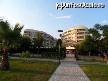 [P01] aleea dinspre plaja spre hotel. Intrarea pazita, erai scanat din priviri daca ai bratara.  » foto by MCM
 - 
<span class="allrVoted glyphicon glyphicon-heart hidden" id="av460528"></span>
<a class="m-l-10 hidden" id="sv460528" onclick="voting_Foto_DelVot(,460528,9582)" role="button">șterge vot <span class="glyphicon glyphicon-remove"></span></a>
<a id="v9460528" class=" c-red"  onclick="voting_Foto_SetVot(460528)" role="button"><span class="glyphicon glyphicon-heart-empty"></span> <b>LIKE</b> = Votează poza</a> <img class="hidden"  id="f460528W9" src="/imagini/loader.gif" border="0" /><span class="AjErrMes hidden" id="e460528ErM"></span>
