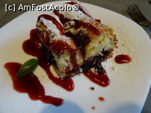 [P25] Un pandișpan cu vișine delicios.  » foto by tata123 🔱
 - 
<span class="allrVoted glyphicon glyphicon-heart hidden" id="av1098838"></span>
<a class="m-l-10 hidden" id="sv1098838" onclick="voting_Foto_DelVot(,1098838,9635)" role="button">șterge vot <span class="glyphicon glyphicon-remove"></span></a>
<a id="v91098838" class=" c-red"  onclick="voting_Foto_SetVot(1098838)" role="button"><span class="glyphicon glyphicon-heart-empty"></span> <b>LIKE</b> = Votează poza</a> <img class="hidden"  id="f1098838W9" src="/imagini/loader.gif" border="0" /><span class="AjErrMes hidden" id="e1098838ErM"></span>