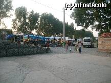 [P11] Comercianții aflați la intrarea în curtea mânăstirii. » foto by fluturas1*
 - 
<span class="allrVoted glyphicon glyphicon-heart hidden" id="av122131"></span>
<a class="m-l-10 hidden" id="sv122131" onclick="voting_Foto_DelVot(,122131,9642)" role="button">șterge vot <span class="glyphicon glyphicon-remove"></span></a>
<a id="v9122131" class=" c-red"  onclick="voting_Foto_SetVot(122131)" role="button"><span class="glyphicon glyphicon-heart-empty"></span> <b>LIKE</b> = Votează poza</a> <img class="hidden"  id="f122131W9" src="/imagini/loader.gif" border="0" /><span class="AjErrMes hidden" id="e122131ErM"></span>