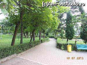 [P30] Mănăstirea Curtea de Argeș - În parcul din jurul bisericii.  » foto by iulianic
 - 
<span class="allrVoted glyphicon glyphicon-heart hidden" id="av700324"></span>
<a class="m-l-10 hidden" id="sv700324" onclick="voting_Foto_DelVot(,700324,9642)" role="button">șterge vot <span class="glyphicon glyphicon-remove"></span></a>
<a id="v9700324" class=" c-red"  onclick="voting_Foto_SetVot(700324)" role="button"><span class="glyphicon glyphicon-heart-empty"></span> <b>LIKE</b> = Votează poza</a> <img class="hidden"  id="f700324W9" src="/imagini/loader.gif" border="0" /><span class="AjErrMes hidden" id="e700324ErM"></span>