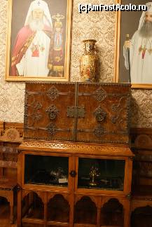 [P19] Altă veche piesă de mobilier din sala Manole » foto by Costi
 - 
<span class="allrVoted glyphicon glyphicon-heart hidden" id="av150243"></span>
<a class="m-l-10 hidden" id="sv150243" onclick="voting_Foto_DelVot(,150243,9642)" role="button">șterge vot <span class="glyphicon glyphicon-remove"></span></a>
<a id="v9150243" class=" c-red"  onclick="voting_Foto_SetVot(150243)" role="button"><span class="glyphicon glyphicon-heart-empty"></span> <b>LIKE</b> = Votează poza</a> <img class="hidden"  id="f150243W9" src="/imagini/loader.gif" border="0" /><span class="AjErrMes hidden" id="e150243ErM"></span>