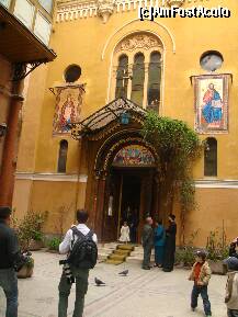 [P24] Intrarea in biserica din Piata Sfatului » foto by sandu.53
 - 
<span class="allrVoted glyphicon glyphicon-heart hidden" id="av127021"></span>
<a class="m-l-10 hidden" id="sv127021" onclick="voting_Foto_DelVot(,127021,9644)" role="button">șterge vot <span class="glyphicon glyphicon-remove"></span></a>
<a id="v9127021" class=" c-red"  onclick="voting_Foto_SetVot(127021)" role="button"><span class="glyphicon glyphicon-heart-empty"></span> <b>LIKE</b> = Votează poza</a> <img class="hidden"  id="f127021W9" src="/imagini/loader.gif" border="0" /><span class="AjErrMes hidden" id="e127021ErM"></span>