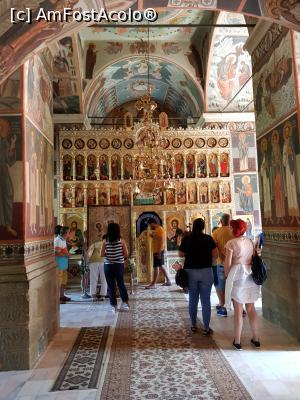 [P15] Desi placuta era mica, noua biserica este impozanta la interior.  » foto by iulian68
 - 
<span class="allrVoted glyphicon glyphicon-heart hidden" id="av1027529"></span>
<a class="m-l-10 hidden" id="sv1027529" onclick="voting_Foto_DelVot(,1027529,9655)" role="button">șterge vot <span class="glyphicon glyphicon-remove"></span></a>
<a id="v91027529" class=" c-red"  onclick="voting_Foto_SetVot(1027529)" role="button"><span class="glyphicon glyphicon-heart-empty"></span> <b>LIKE</b> = Votează poza</a> <img class="hidden"  id="f1027529W9" src="/imagini/loader.gif" border="0" /><span class="AjErrMes hidden" id="e1027529ErM"></span>