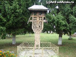 [P22] O troiță frumos sculptată din curtea lăcașului de cult.  » foto by Floryn81
 - 
<span class="allrVoted glyphicon glyphicon-heart hidden" id="av678475"></span>
<a class="m-l-10 hidden" id="sv678475" onclick="voting_Foto_DelVot(,678475,9671)" role="button">șterge vot <span class="glyphicon glyphicon-remove"></span></a>
<a id="v9678475" class=" c-red"  onclick="voting_Foto_SetVot(678475)" role="button"><span class="glyphicon glyphicon-heart-empty"></span> <b>LIKE</b> = Votează poza</a> <img class="hidden"  id="f678475W9" src="/imagini/loader.gif" border="0" /><span class="AjErrMes hidden" id="e678475ErM"></span>