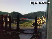 [P01] Curtea vecinului, soseaua, in spate Lacul Bistrita, la ora diminetii. » foto by LaraCroft
 - 
<span class="allrVoted glyphicon glyphicon-heart hidden" id="av237084"></span>
<a class="m-l-10 hidden" id="sv237084" onclick="voting_Foto_DelVot(,237084,9710)" role="button">șterge vot <span class="glyphicon glyphicon-remove"></span></a>
<a id="v9237084" class=" c-red"  onclick="voting_Foto_SetVot(237084)" role="button"><span class="glyphicon glyphicon-heart-empty"></span> <b>LIKE</b> = Votează poza</a> <img class="hidden"  id="f237084W9" src="/imagini/loader.gif" border="0" /><span class="AjErrMes hidden" id="e237084ErM"></span>