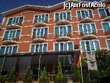 [P16] hotelul si cealalta terasa a restaurantului. » foto by nicole33
 - 
<span class="allrVoted glyphicon glyphicon-heart hidden" id="av237343"></span>
<a class="m-l-10 hidden" id="sv237343" onclick="voting_Foto_DelVot(,237343,9717)" role="button">șterge vot <span class="glyphicon glyphicon-remove"></span></a>
<a id="v9237343" class=" c-red"  onclick="voting_Foto_SetVot(237343)" role="button"><span class="glyphicon glyphicon-heart-empty"></span> <b>LIKE</b> = Votează poza</a> <img class="hidden"  id="f237343W9" src="/imagini/loader.gif" border="0" /><span class="AjErrMes hidden" id="e237343ErM"></span>