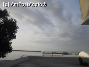 [P19] Balcon cu vederea la mare parţial obturată » foto by Michi
 - 
<span class="allrVoted glyphicon glyphicon-heart hidden" id="av1361230"></span>
<a class="m-l-10 hidden" id="sv1361230" onclick="voting_Foto_DelVot(,1361230,9832)" role="button">șterge vot <span class="glyphicon glyphicon-remove"></span></a>
<a id="v91361230" class=" c-red"  onclick="voting_Foto_SetVot(1361230)" role="button"><span class="glyphicon glyphicon-heart-empty"></span> <b>LIKE</b> = Votează poza</a> <img class="hidden"  id="f1361230W9" src="/imagini/loader.gif" border="0" /><span class="AjErrMes hidden" id="e1361230ErM"></span>