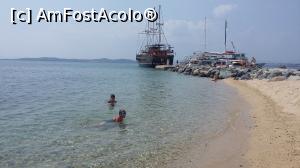 [P17] pauza de baie sau suveniruri la Ouranopolis » foto by raducondurache
 - 
<span class="allrVoted glyphicon glyphicon-heart hidden" id="av775619"></span>
<a class="m-l-10 hidden" id="sv775619" onclick="voting_Foto_DelVot(,775619,9990)" role="button">șterge vot <span class="glyphicon glyphicon-remove"></span></a>
<a id="v9775619" class=" c-red"  onclick="voting_Foto_SetVot(775619)" role="button"><span class="glyphicon glyphicon-heart-empty"></span> <b>LIKE</b> = Votează poza</a> <img class="hidden"  id="f775619W9" src="/imagini/loader.gif" border="0" /><span class="AjErrMes hidden" id="e775619ErM"></span>