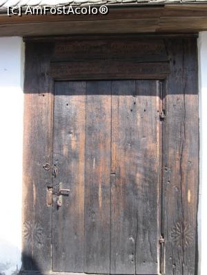 [P11] Ușă de acces și pisanie - Biserica de lemn „Adormirea Maicii Domnului” – Mănăstirea Zosin.  » foto by tata123 🔱
 - 
<span class="allrVoted glyphicon glyphicon-heart hidden" id="av860230"></span>
<a class="m-l-10 hidden" id="sv860230" onclick="voting_Foto_DelVot(,860230,9996)" role="button">șterge vot <span class="glyphicon glyphicon-remove"></span></a>
<a id="v9860230" class=" c-red"  onclick="voting_Foto_SetVot(860230)" role="button"><span class="glyphicon glyphicon-heart-empty"></span> <b>LIKE</b> = Votează poza</a> <img class="hidden"  id="f860230W9" src="/imagini/loader.gif" border="0" /><span class="AjErrMes hidden" id="e860230ErM"></span>