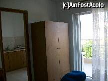 [P09] Vila Apostolis - din camera se intra in bucatarie, iar in dreapta, spre terasa » foto by myosothis
 - 
<span class="allrVoted glyphicon glyphicon-heart hidden" id="av249169"></span>
<a class="m-l-10 hidden" id="sv249169" onclick="voting_Foto_DelVot(,249169,10032)" role="button">șterge vot <span class="glyphicon glyphicon-remove"></span></a>
<a id="v9249169" class=" c-red"  onclick="voting_Foto_SetVot(249169)" role="button"><span class="glyphicon glyphicon-heart-empty"></span> <b>LIKE</b> = Votează poza</a> <img class="hidden"  id="f249169W9" src="/imagini/loader.gif" border="0" /><span class="AjErrMes hidden" id="e249169ErM"></span>