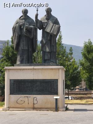 [P07] Statuile lui Kiril si Metodiu la baza Podului de Piatra » foto by fredutza
 - 
<span class="allrVoted glyphicon glyphicon-heart hidden" id="av1500271"></span>
<a class="m-l-10 hidden" id="sv1500271" onclick="voting_Foto_DelVot(,1500271,10053)" role="button">șterge vot <span class="glyphicon glyphicon-remove"></span></a>
<a id="v91500271" class=" c-red"  onclick="voting_Foto_SetVot(1500271)" role="button"><span class="glyphicon glyphicon-heart-empty"></span> <b>LIKE</b> = Votează poza</a> <img class="hidden"  id="f1500271W9" src="/imagini/loader.gif" border="0" /><span class="AjErrMes hidden" id="e1500271ErM"></span>