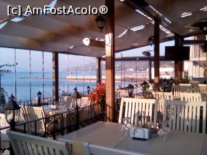 [P10] White House Family. Terasa inchisa cu vedere la mare.  » foto by Floria
 - 
<span class="allrVoted glyphicon glyphicon-heart hidden" id="av948983"></span>
<a class="m-l-10 hidden" id="sv948983" onclick="voting_Foto_DelVot(,948983,10058)" role="button">șterge vot <span class="glyphicon glyphicon-remove"></span></a>
<a id="v9948983" class=" c-red"  onclick="voting_Foto_SetVot(948983)" role="button"><span class="glyphicon glyphicon-heart-empty"></span> <b>LIKE</b> = Votează poza</a> <img class="hidden"  id="f948983W9" src="/imagini/loader.gif" border="0" /><span class="AjErrMes hidden" id="e948983ErM"></span>