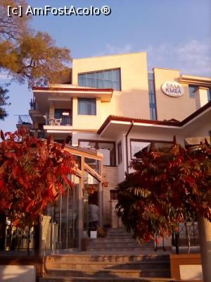 [P13] White House Family. Camera noastra, la etajul 2 cu vedere la mare.  » foto by Floria
 - 
<span class="allrVoted glyphicon glyphicon-heart hidden" id="av948986"></span>
<a class="m-l-10 hidden" id="sv948986" onclick="voting_Foto_DelVot(,948986,10058)" role="button">șterge vot <span class="glyphicon glyphicon-remove"></span></a>
<a id="v9948986" class=" c-red"  onclick="voting_Foto_SetVot(948986)" role="button"><span class="glyphicon glyphicon-heart-empty"></span> <b>LIKE</b> = Votează poza</a> <img class="hidden"  id="f948986W9" src="/imagini/loader.gif" border="0" /><span class="AjErrMes hidden" id="e948986ErM"></span>