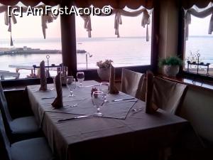 [P18] White House Family. Privind prin ferestrele Vilei Pillat...  » foto by Floria
 - 
<span class="allrVoted glyphicon glyphicon-heart hidden" id="av948991"></span>
<a class="m-l-10 hidden" id="sv948991" onclick="voting_Foto_DelVot(,948991,10058)" role="button">șterge vot <span class="glyphicon glyphicon-remove"></span></a>
<a id="v9948991" class=" c-red"  onclick="voting_Foto_SetVot(948991)" role="button"><span class="glyphicon glyphicon-heart-empty"></span> <b>LIKE</b> = Votează poza</a> <img class="hidden"  id="f948991W9" src="/imagini/loader.gif" border="0" /><span class="AjErrMes hidden" id="e948991ErM"></span>