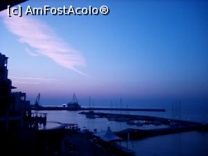 [P31] White House Family. Clipe magice in zori...  » foto by Floria
 - 
<span class="allrVoted glyphicon glyphicon-heart hidden" id="av949004"></span>
<a class="m-l-10 hidden" id="sv949004" onclick="voting_Foto_DelVot(,949004,10058)" role="button">șterge vot <span class="glyphicon glyphicon-remove"></span></a>
<a id="v9949004" class=" c-red"  onclick="voting_Foto_SetVot(949004)" role="button"><span class="glyphicon glyphicon-heart-empty"></span> <b>LIKE</b> = Votează poza</a> <img class="hidden"  id="f949004W9" src="/imagini/loader.gif" border="0" /><span class="AjErrMes hidden" id="e949004ErM"></span>