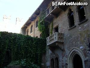 [P59] Verona - Casa si balconul Julietei.  » foto by iulianic
 - 
<span class="allrVoted glyphicon glyphicon-heart hidden" id="av394910"></span>
<a class="m-l-10 hidden" id="sv394910" onclick="voting_Foto_DelVot(,394910,10103)" role="button">șterge vot <span class="glyphicon glyphicon-remove"></span></a>
<a id="v9394910" class=" c-red"  onclick="voting_Foto_SetVot(394910)" role="button"><span class="glyphicon glyphicon-heart-empty"></span> <b>LIKE</b> = Votează poza</a> <img class="hidden"  id="f394910W9" src="/imagini/loader.gif" border="0" /><span class="AjErrMes hidden" id="e394910ErM"></span>