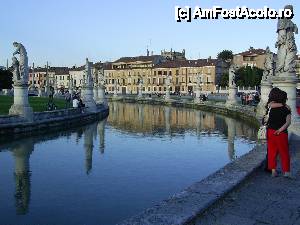 [P60] Padova - Prato della Valle.  » foto by iulianic
 - 
<span class="allrVoted glyphicon glyphicon-heart hidden" id="av394911"></span>
<a class="m-l-10 hidden" id="sv394911" onclick="voting_Foto_DelVot(,394911,10103)" role="button">șterge vot <span class="glyphicon glyphicon-remove"></span></a>
<a id="v9394911" class=" c-red"  onclick="voting_Foto_SetVot(394911)" role="button"><span class="glyphicon glyphicon-heart-empty"></span> <b>LIKE</b> = Votează poza</a> <img class="hidden"  id="f394911W9" src="/imagini/loader.gif" border="0" /><span class="AjErrMes hidden" id="e394911ErM"></span>