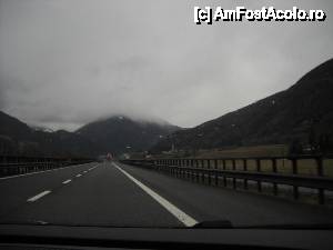 [P01] Autostrada A13, spre Brenner - Bolzano » foto by sosso
 - 
<span class="allrVoted glyphicon glyphicon-heart hidden" id="av398739"></span>
<a class="m-l-10 hidden" id="sv398739" onclick="voting_Foto_DelVot(,398739,10103)" role="button">șterge vot <span class="glyphicon glyphicon-remove"></span></a>
<a id="v9398739" class=" c-red"  onclick="voting_Foto_SetVot(398739)" role="button"><span class="glyphicon glyphicon-heart-empty"></span> <b>LIKE</b> = Votează poza</a> <img class="hidden"  id="f398739W9" src="/imagini/loader.gif" border="0" /><span class="AjErrMes hidden" id="e398739ErM"></span>