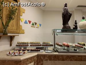 [P28] Prăjituri &icirc;n restaurant » foto by AZE
 - 
<span class="allrVoted glyphicon glyphicon-heart hidden" id="av1295735"></span>
<a class="m-l-10 hidden" id="sv1295735" onclick="voting_Foto_DelVot(,1295735,10127)" role="button">șterge vot <span class="glyphicon glyphicon-remove"></span></a>
<a id="v91295735" class=" c-red"  onclick="voting_Foto_SetVot(1295735)" role="button"><span class="glyphicon glyphicon-heart-empty"></span> <b>LIKE</b> = Votează poza</a> <img class="hidden"  id="f1295735W9" src="/imagini/loader.gif" border="0" /><span class="AjErrMes hidden" id="e1295735ErM"></span>