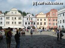 [P43] Ca orice oras care se respecta, nu putea sa lipseasca di Cemsky Krumlov o piata. Este foarte mare pentru orasul in sine. » foto by a.sr*
 - 
<span class="allrVoted glyphicon glyphicon-heart hidden" id="av252762"></span>
<a class="m-l-10 hidden" id="sv252762" onclick="voting_Foto_DelVot(,252762,10138)" role="button">șterge vot <span class="glyphicon glyphicon-remove"></span></a>
<a id="v9252762" class=" c-red"  onclick="voting_Foto_SetVot(252762)" role="button"><span class="glyphicon glyphicon-heart-empty"></span> <b>LIKE</b> = Votează poza</a> <img class="hidden"  id="f252762W9" src="/imagini/loader.gif" border="0" /><span class="AjErrMes hidden" id="e252762ErM"></span>