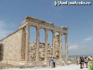 P15 [MAY-2015] 15. Coloanele Erechteion-ului din partea de vest, cioplite în stilul clasic ”ionic” (coarne de berbec).