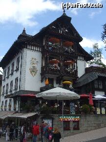 [P04] Tot in Triberg, peste tot magazine cu ceasuri cu cuc » foto by Cristian_h
 - 
<span class="allrVoted glyphicon glyphicon-heart hidden" id="av257884"></span>
<a class="m-l-10 hidden" id="sv257884" onclick="voting_Foto_DelVot(,257884,10219)" role="button">șterge vot <span class="glyphicon glyphicon-remove"></span></a>
<a id="v9257884" class=" c-red"  onclick="voting_Foto_SetVot(257884)" role="button"><span class="glyphicon glyphicon-heart-empty"></span> <b>LIKE</b> = Votează poza</a> <img class="hidden"  id="f257884W9" src="/imagini/loader.gif" border="0" /><span class="AjErrMes hidden" id="e257884ErM"></span>