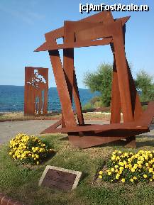 [P15] Toate statuile/sculpturile sunt bine integrate in peisaj.  » foto by alinaro
 - 
<span class="allrVoted glyphicon glyphicon-heart hidden" id="av360254"></span>
<a class="m-l-10 hidden" id="sv360254" onclick="voting_Foto_DelVot(,360254,10231)" role="button">șterge vot <span class="glyphicon glyphicon-remove"></span></a>
<a id="v9360254" class=" c-red"  onclick="voting_Foto_SetVot(360254)" role="button"><span class="glyphicon glyphicon-heart-empty"></span> <b>LIKE</b> = Votează poza</a> <img class="hidden"  id="f360254W9" src="/imagini/loader.gif" border="0" /><span class="AjErrMes hidden" id="e360254ErM"></span>