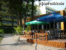 [P09] vederea din spate a hotelului era spre restaurantul MELODIA, unde se manca foarte bine » foto by poll
 - 
<span class="allrVoted glyphicon glyphicon-heart hidden" id="av258020"></span>
<a class="m-l-10 hidden" id="sv258020" onclick="voting_Foto_DelVot(,258020,10248)" role="button">șterge vot <span class="glyphicon glyphicon-remove"></span></a>
<a id="v9258020" class=" c-red"  onclick="voting_Foto_SetVot(258020)" role="button"><span class="glyphicon glyphicon-heart-empty"></span> <b>LIKE</b> = Votează poza</a> <img class="hidden"  id="f258020W9" src="/imagini/loader.gif" border="0" /><span class="AjErrMes hidden" id="e258020ErM"></span>