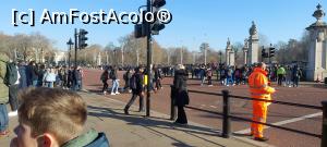 [P01] 1 Piața din fața Palatului Buckingham este plină de spectatori. » foto by msnd
 - 
<span class="allrVoted glyphicon glyphicon-heart hidden" id="av1379009"></span>
<a class="m-l-10 hidden" id="sv1379009" onclick="voting_Foto_DelVot(,1379009,10282)" role="button">șterge vot <span class="glyphicon glyphicon-remove"></span></a>
<a id="v91379009" class=" c-red"  onclick="voting_Foto_SetVot(1379009)" role="button"><span class="glyphicon glyphicon-heart-empty"></span> <b>LIKE</b> = Votează poza</a> <img class="hidden"  id="f1379009W9" src="/imagini/loader.gif" border="0" /><span class="AjErrMes hidden" id="e1379009ErM"></span>